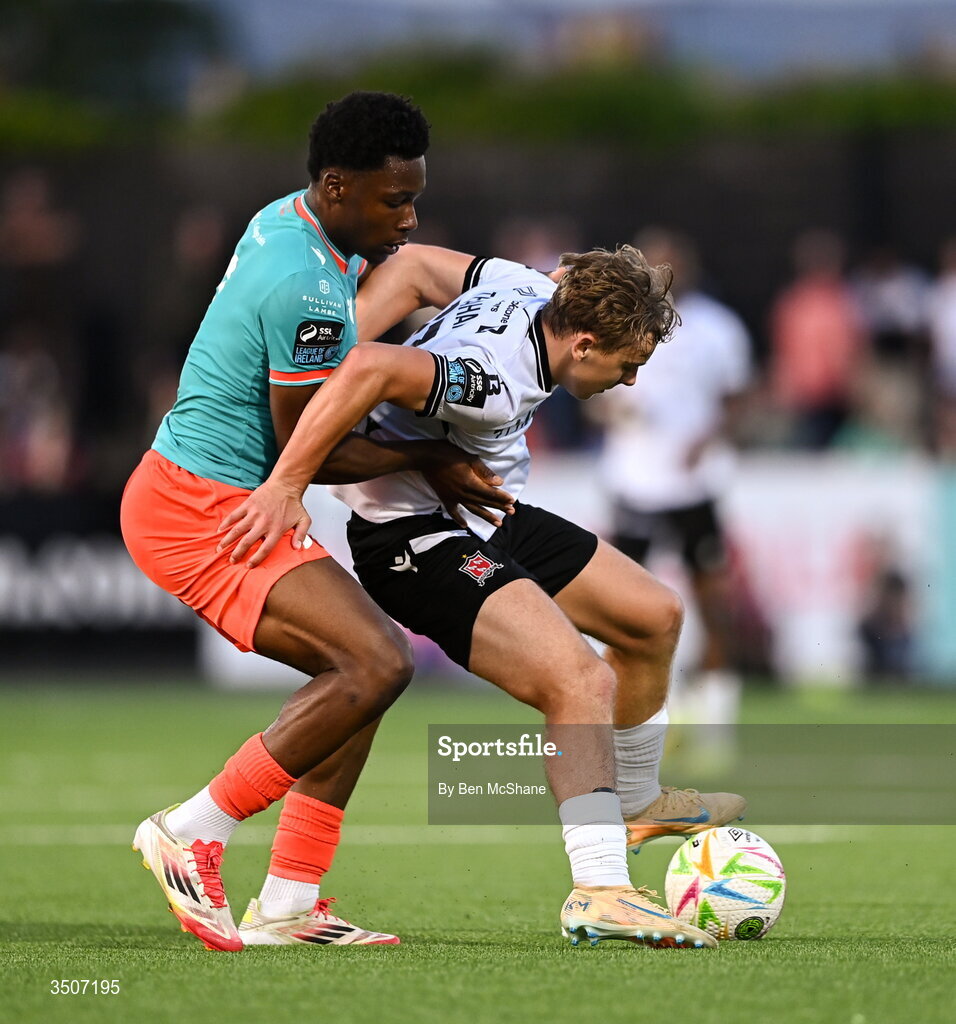 10 July 2026; Ronan Teahan of Dundalk in action against Edwin Agbaje of Drogheda United during the SSE Airtricity Men’s Premier Division match between Dundalk and Drogheda United at Oriel Park in Dundalk, Louth. Photo by Ben McShane/Sportsfile