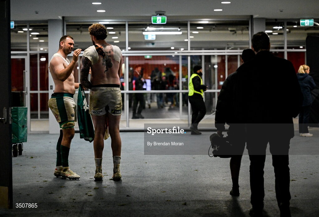 11 July 2026; Team captains Tadhg Beirne of Ireland and Warner Dearns of Japan after swopping jerseys after the 2026 Nations Championship Round Two match between Japan and Ireland at McDonald Jones Stadium in Newcastle, Australia. Photo by Brendan Moran/Sportsfile