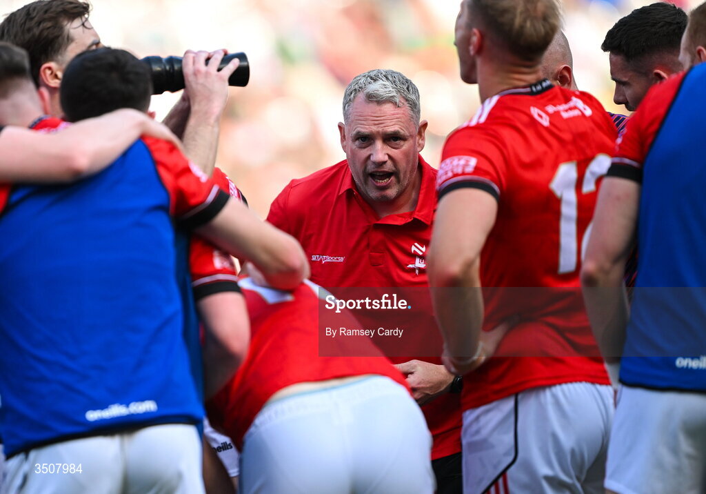 11 July 2026; Louth manager Gavin Devlin speaks to his team before the GAA Football All-Ireland Senior Championship semi-final match between Mayo and Louth at Croke Park in Dublin. Photo by Ramsey Cardy/Sportsfile
