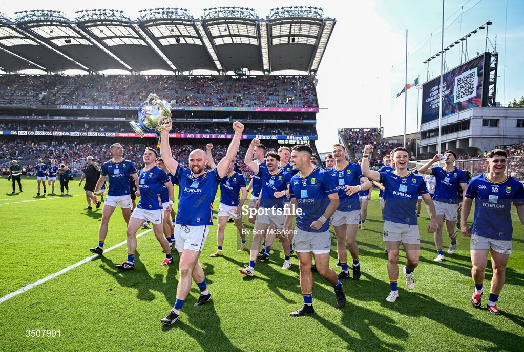 11 July 2026; Wicklow players celebrate with the Tailteanne Cup after the Tailteann Cup final match between Down and Wicklow at Croke Park in Dublin. Photo by Ben McShane/Sportsfile