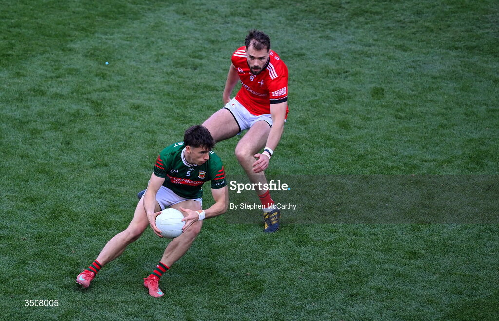 11 July 2026; Sam Callinan of Mayo in action against Conor Early of Louth during the GAA Football All-Ireland Senior Championship semi-final match between Mayo and Louth at Croke Park in Dublin. Photo by Stephen McCarthy/Sportsfile