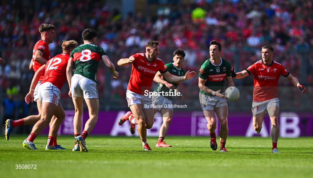 11 July 2026; Stephen Coen of Mayo in action against Conal McKeever of Louth during the GAA Football All-Ireland Senior Championship semi-final match between Mayo and Louth at Croke Park in Dublin. Photo by Piaras Ó Mídheach/Sportsfile