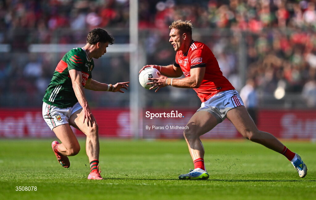 11 July 2026; Conor Grimes of Louth in action against Sam Callinan of Mayo during the GAA Football All-Ireland Senior Championship semi-final match between Mayo and Louth at Croke Park in Dublin. Photo by Piaras Ó Mídheach/Sportsfile