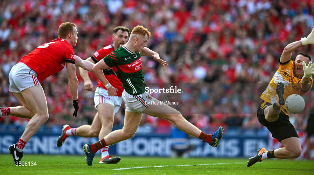 11 July 2026; Darragh Beirne of Mayo, under pressure from Donal McKenny of Louth, shoots past Louth goalkeeper Niall McDonnell to score his sides second goal, in the 33rd minute, during the GAA Football All-Ireland Senior Championship semi-final match between Mayo and Louth at Croke Park in Dublin. Photo by Ray McManus/Sportsfile