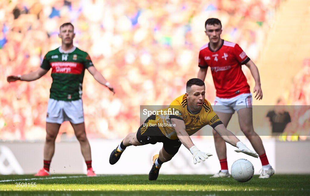 11 July 2026; Louth goalkeeper Niall McDonnell gathers possession of a goal-bound shot during the GAA Football All-Ireland Senior Championship semi-final match between Mayo and Louth at Croke Park in Dublin. Photo by Ben McShane/Sportsfile