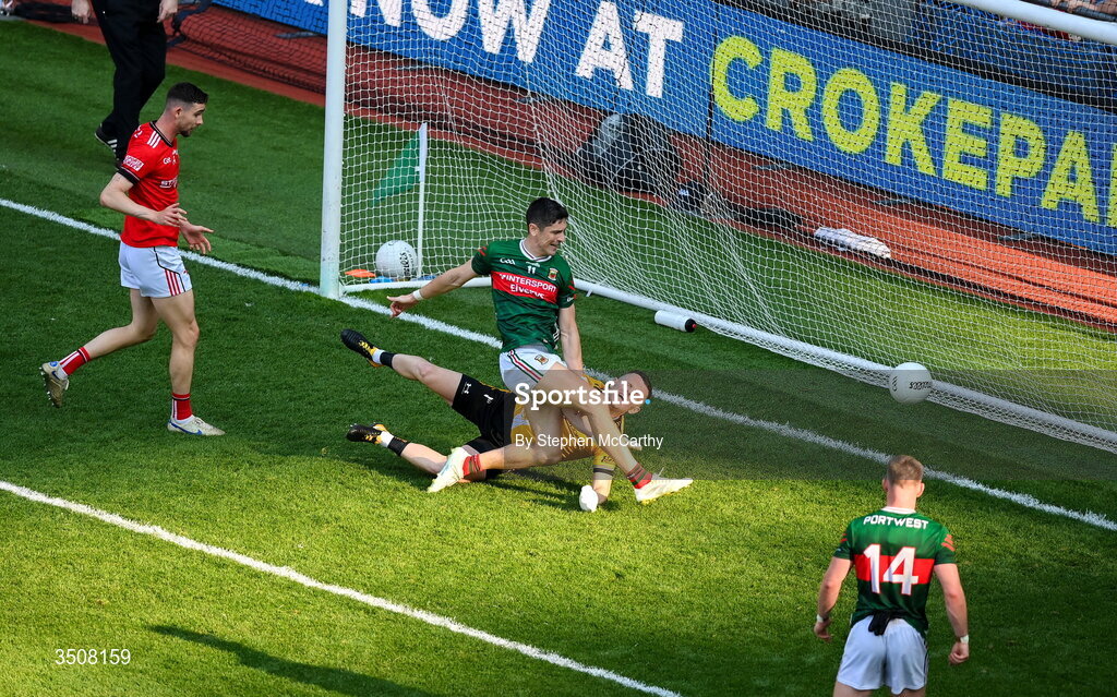 11 July 2026; Conor Loftus of Mayo shoots to score his side's third goal during the GAA Football All-Ireland Senior Championship semi-final match between Mayo and Louth at Croke Park in Dublin. Photo by Stephen McCarthy/Sportsfile