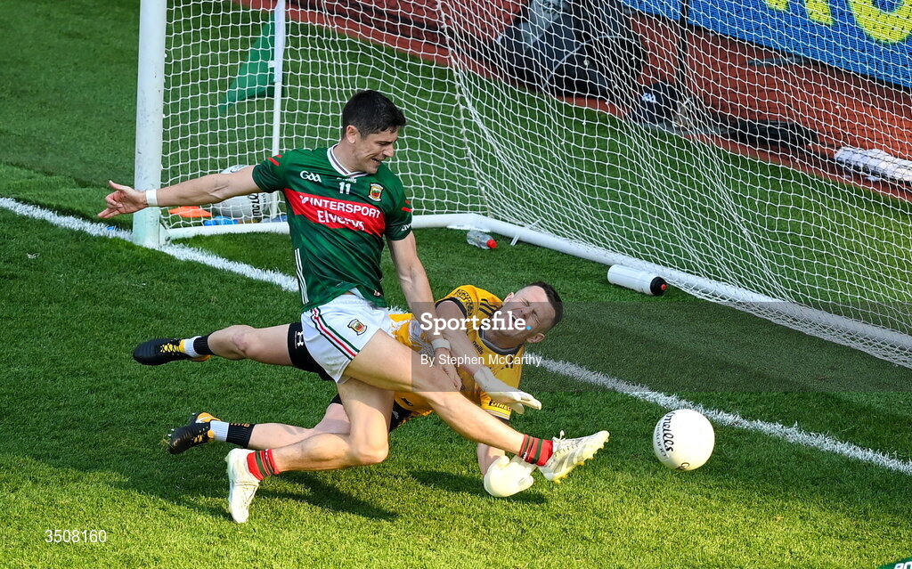 11 July 2026; Conor Loftus of Mayo shoots to score his side's third goal during the GAA Football All-Ireland Senior Championship semi-final match between Mayo and Louth at Croke Park in Dublin. Photo by Stephen McCarthy/Sportsfile