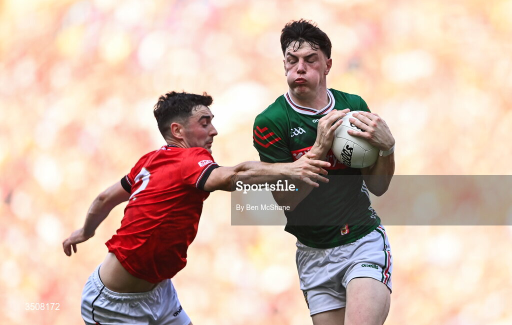 11 July 2026; Bob Tuohy of Mayo in action against Emmet Carolan of Louth during the GAA Football All-Ireland Senior Championship semi-final match between Mayo and Louth at Croke Park in Dublin. Photo by Ben McShane/Sportsfile