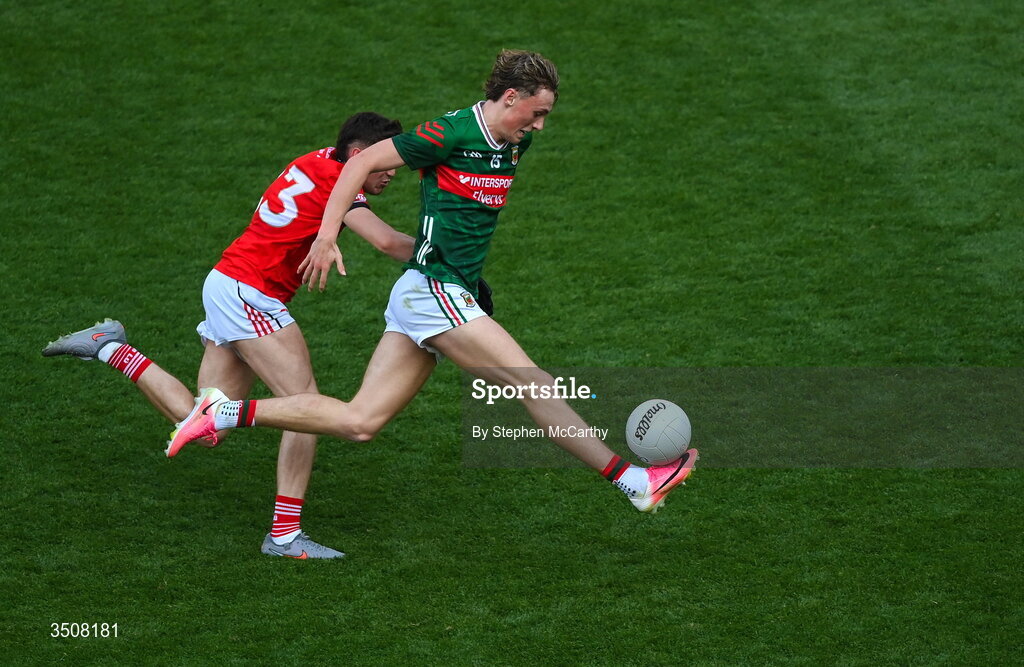 11 July 2026; Kobe McDonald of Mayo in action against Tadgh McDonnell of Louth during the GAA Football All-Ireland Senior Championship semi-final match between Mayo and Louth at Croke Park in Dublin. Photo by Stephen McCarthy/Sportsfile
