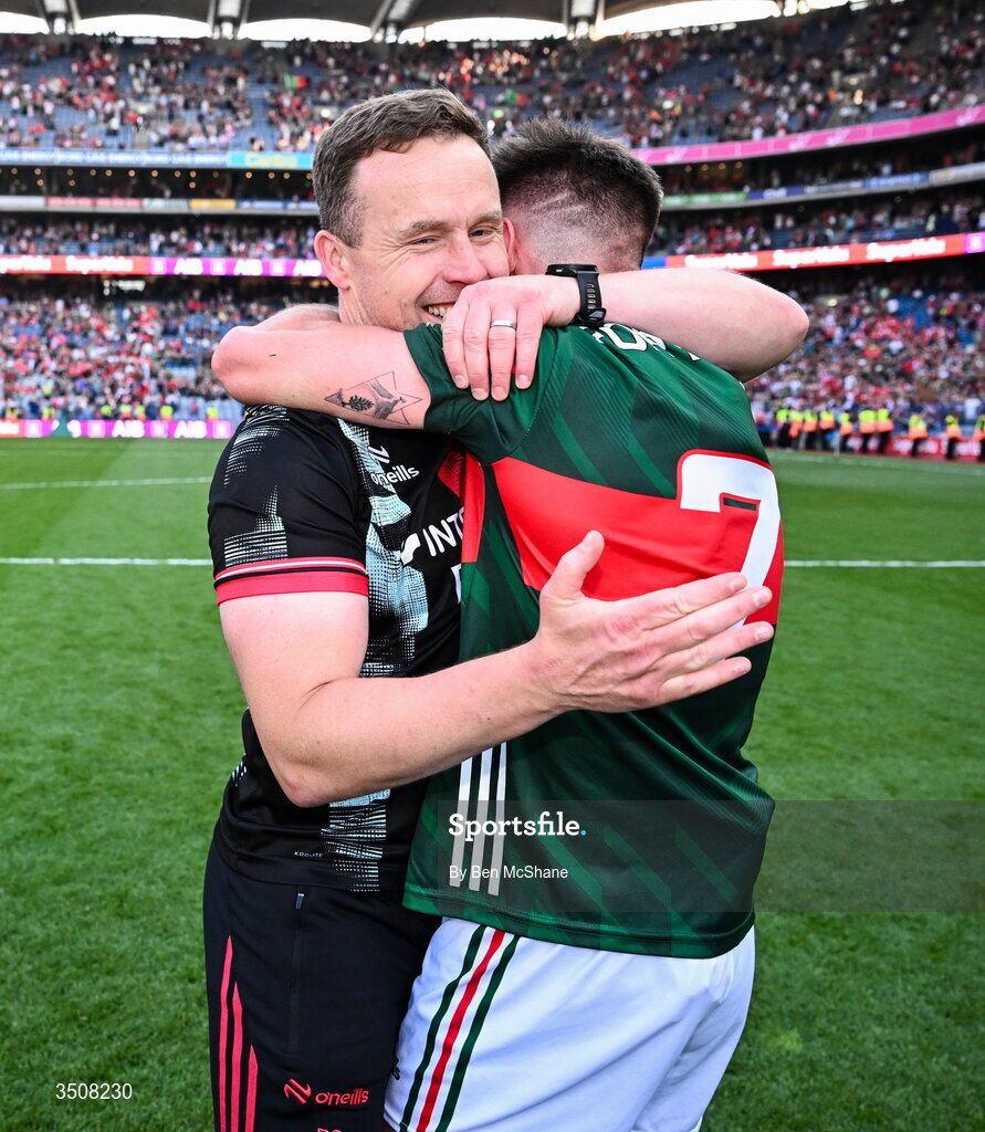 11 July 2026; Mayo manager Andy Moran celebrates with Enda Hession of Mayo after the GAA Football All-Ireland Senior Championship semi-final match between Mayo and Louth at Croke Park in Dublin. Photo by Ben McShane/Sportsfile