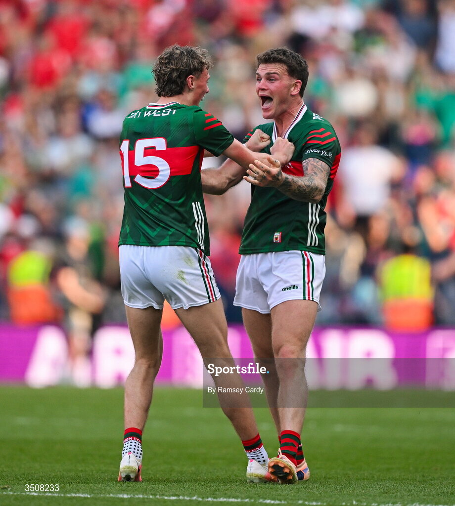 11 July 2026; Jordan Flynn, right, and Kobe McDonald of Mayo celebrate at the final whistle of the GAA Football All-Ireland Senior Championship semi-final match between Mayo and Louth at Croke Park in Dublin. Photo by Ramsey Cardy/Sportsfile