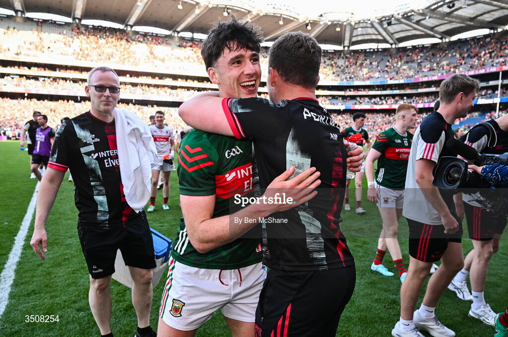 11 July 2026; Mayo manager Andy Moran celebrates with Sam Callinan of Mayo after the GAA Football All-Ireland Senior Championship semi-final match between Mayo and Louth at Croke Park in Dublin. Photo by Ben McShane/Sportsfile