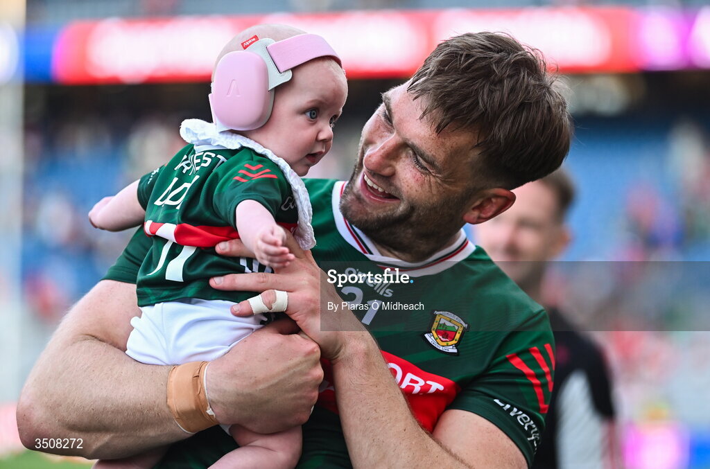 11 July 2026; Aidan O'Shea of Mayo celebrates with his daughter Romee after victory in the GAA Football All-Ireland Senior Championship semi-final match between Mayo and Louth at Croke Park in Dublin. Photo by Piaras Ó Mídheach/Sportsfile