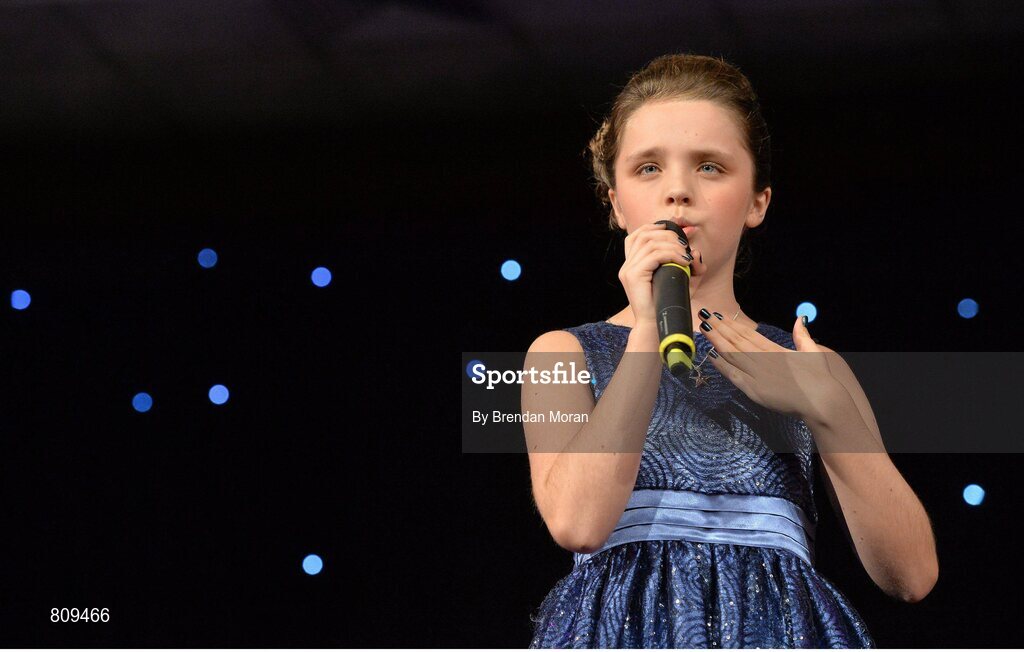 9 November 2013; Singer Hannah Roddy peforming during the TG4 Ladies Football All-Star Awards 2013. Citywest Hotel, Saggart, Co. Dublin. Picture credit: Brendan Moran / SPORTSFILE
