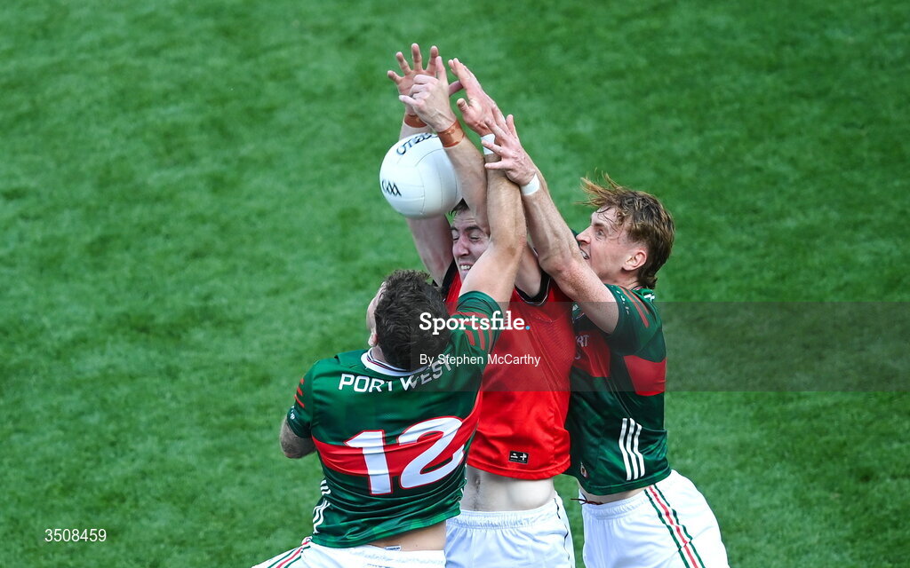 11 July 2026; Dara McDonnell of Louth in action against Jordan Flynn, left, and Jack Carney of Mayo during the GAA Football All-Ireland Senior Championship semi-final match between Mayo and Louth at Croke Park in Dublin.  Photo by Stephen McCarthy/Sportsfile
