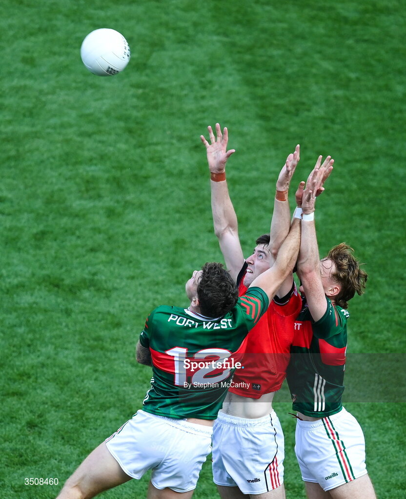 11 July 2026; Dara McDonnell of Louth in action against Jordan Flynn, left, and Jack Carney of Mayo during the GAA Football All-Ireland Senior Championship semi-final match between Mayo and Louth at Croke Park in Dublin.  Photo by Stephen McCarthy/Sportsfile
