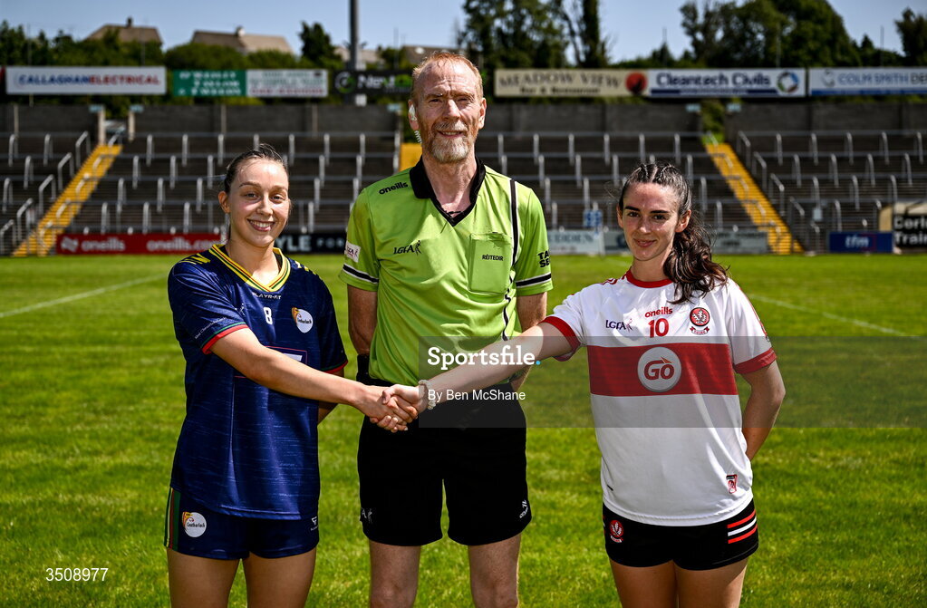 12 July 2026; Referee Gerard Canny with Carlow captain Roisin Bailey, left, and Derry captain Blaithin Donnelly before the LGFA TG4 All-Ireland Junior Championship semi-final match between Carlow and Derry at Kingspan Breffni in Cavan. Photo by Ben McShane/Sportsfile