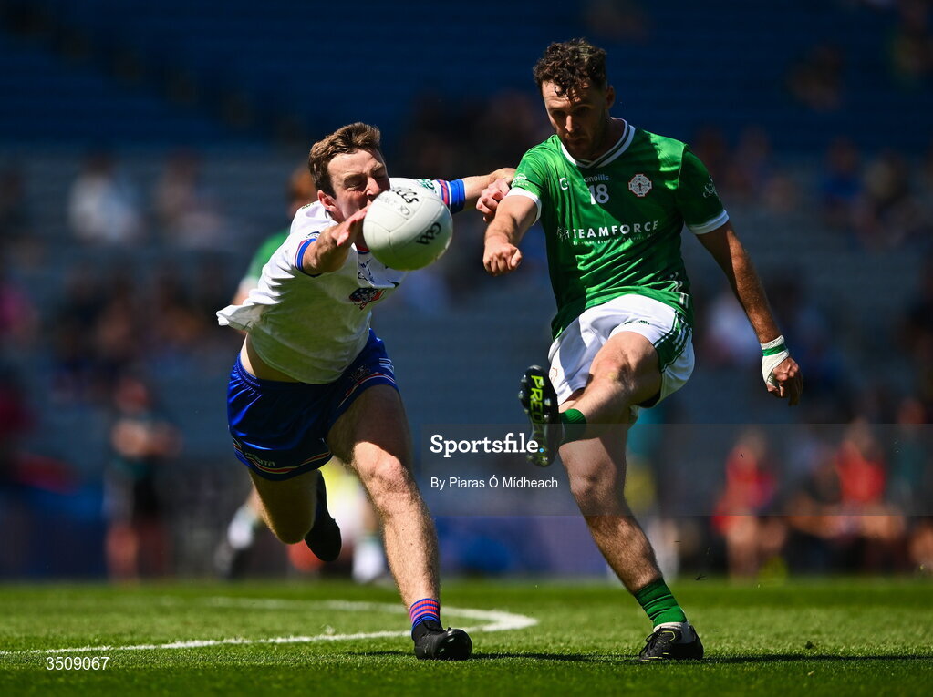 12 July 2026; Alfie McNulty of London in action against Owen Sheehan of USGAA during the GAA Football All-Ireland Junior Championship Final match between USGAA and London at Croke Park in Dublin. Photo by Piaras Ó Mídheach/Sportsfile