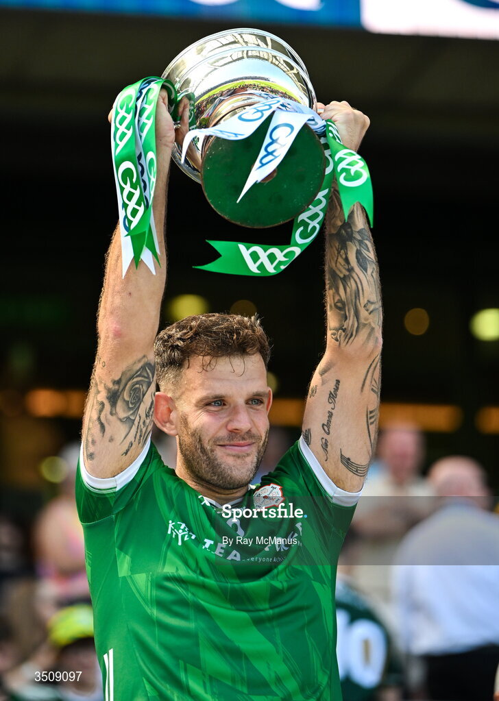12 July 2026; Noel Maher of London lifts the cup after the GAA Football All-Ireland Junior Championship Final match between USGAA and London at Croke Park in Dublin. Photo by Ray McManus/Sportsfile