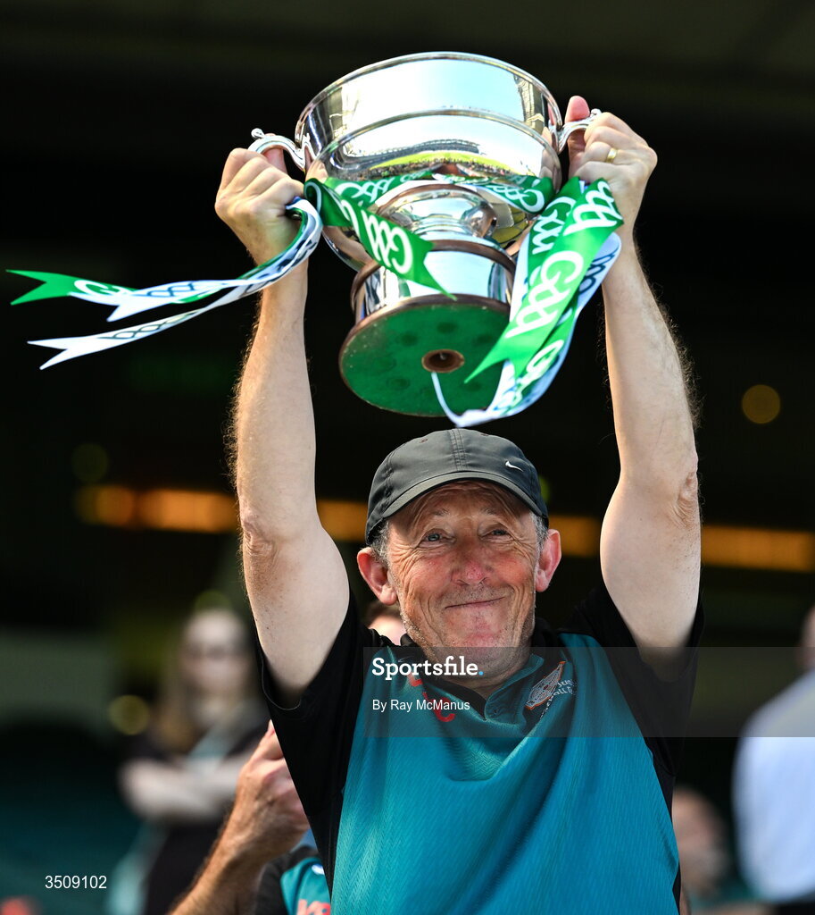 12 July 2026; London manager Paul Coggins lifts the cup after the GAA Football All-Ireland Junior Championship Final match between USGAA and London at Croke Park in Dublin. Photo by Ray McManus/Sportsfile