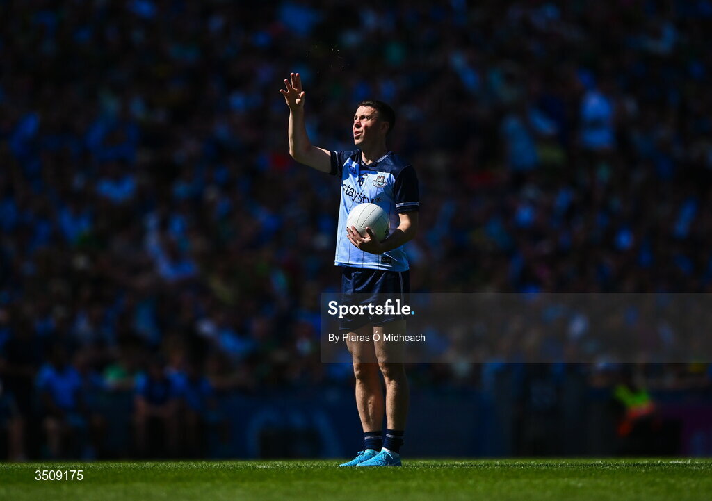 12 July 2026; Cormac Costello of Dublin tosses blades of grass in the air to test the wind before taking a free during the GAA Football All-Ireland Senior Championship semi-final match between Dublin and Kerry at Croke Park in Dublin. Photo by Piaras Ó Mídheach/Sportsfile