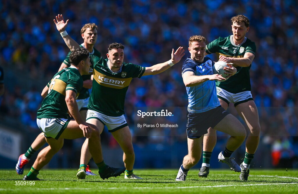 12 July 2026; Paddy Small of Dublin in action against Seán O'Brien of Kerry, right, during the GAA Football All-Ireland Senior Championship semi-final match between Dublin and Kerry at Croke Park in Dublin. Photo by Piaras Ó Mídheach/Sportsfile