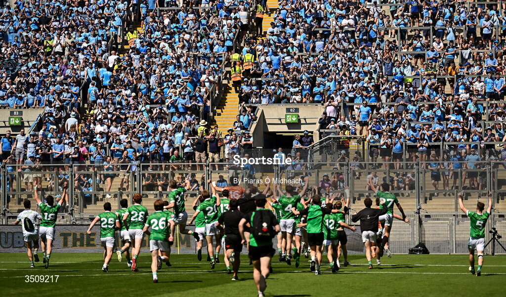 12 July 2026; London players celebate in front of Hill 16 after victory in the GAA Football All-Ireland Junior Championship Final match between USGAA and London at Croke Park in Dublin. Photo by Piaras Ó Mídheach/Sportsfile