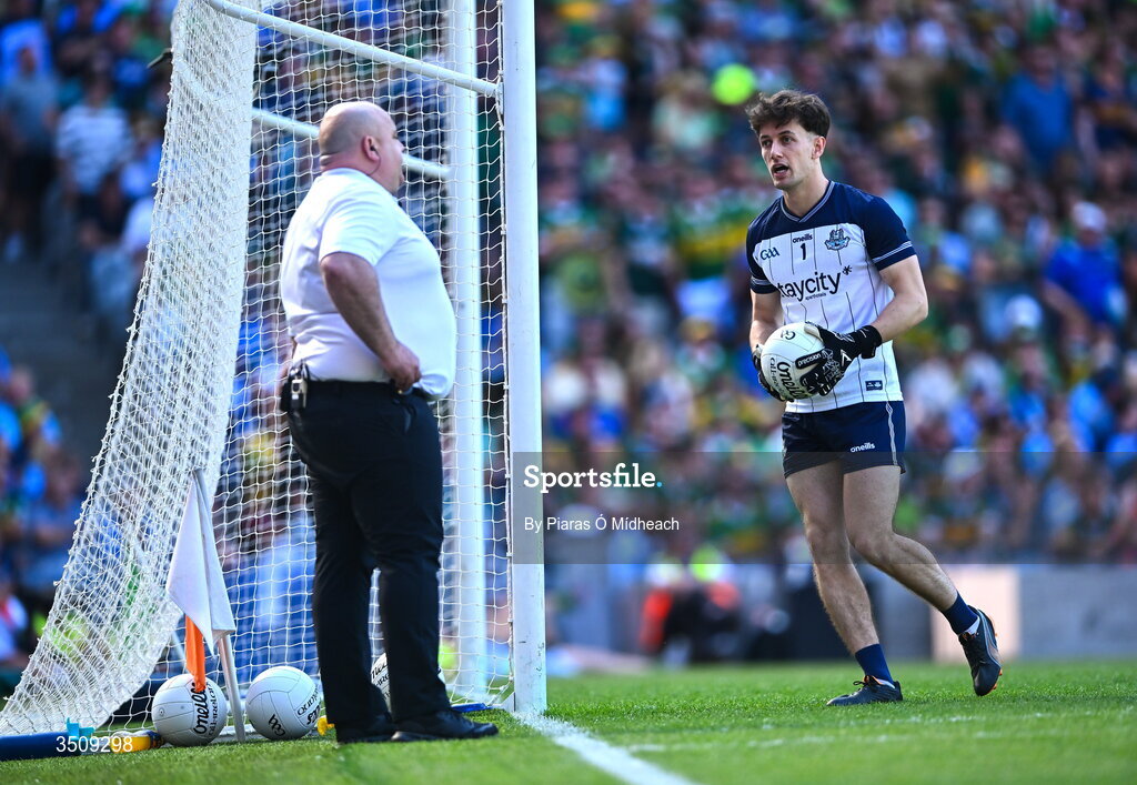 12 July 2026; Dublin goalkeeper Evan Comerford speaks to an umpire after Kerry's second goal during the GAA Football All-Ireland Senior Championship semi-final match between Dublin and Kerry at Croke Park in Dublin. Photo by Piaras Ó Mídheach/Sportsfile