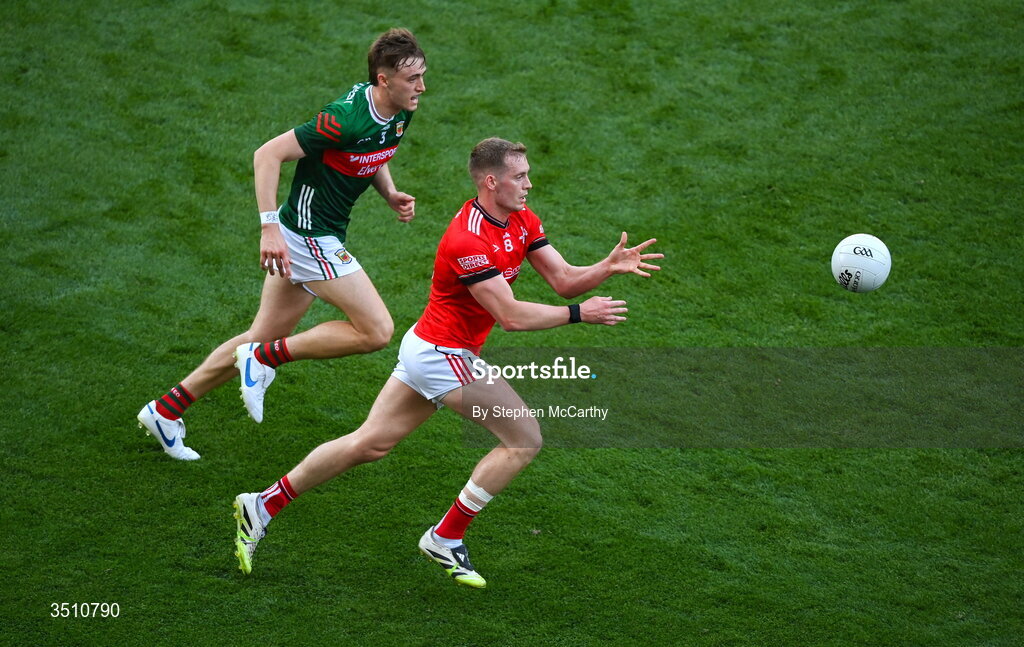 11 July 2026; Conor Early of Louth in action against Donnacha McHugh of Mayo during the GAA Football All-Ireland Senior Championship semi-final match between Mayo and Louth at Croke Park in Dublin. Photo by Stephen McCarthy/Sportsfile