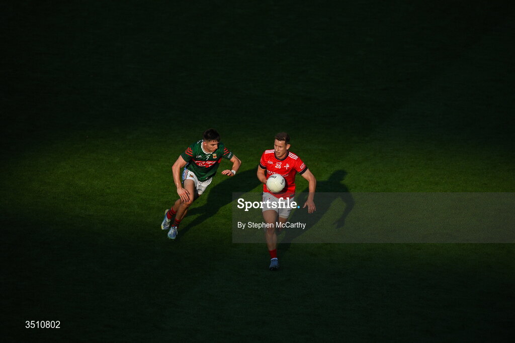 11 July 2026; Anthony Williams of Louth and Enda Hession of Mayo during the GAA Football All-Ireland Senior Championship semi-final match between Mayo and Louth at Croke Park in Dublin. Photo by Stephen McCarthy/Sportsfile