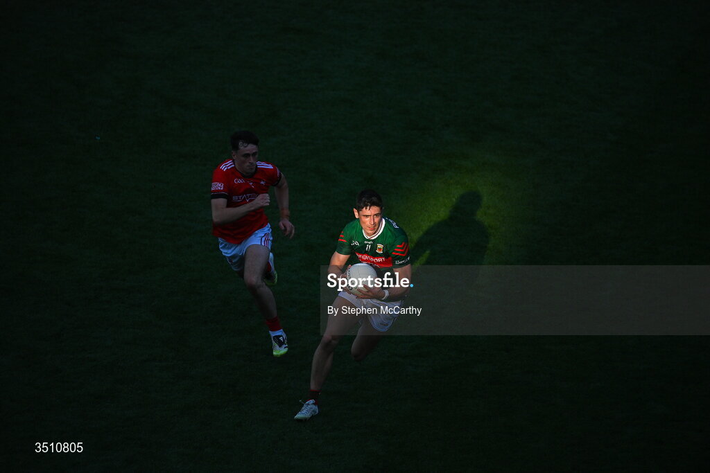 11 July 2026; Conor Loftus of Mayo and Kieran McArdle of Louth during the GAA Football All-Ireland Senior Championship semi-final match between Mayo and Louth at Croke Park in Dublin. Photo by Stephen McCarthy/Sportsfile
