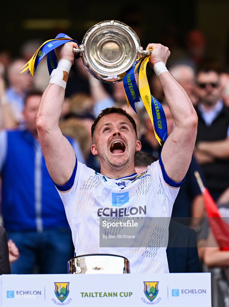 11 July 2026; Wicklow goalkeeper Cathal Fitzgerald lifts the Tailteann Cup after the Tailteann Cup final match between Down and Wicklow at Croke Park in Dublin. Photo by Ben McShane/Sportsfile