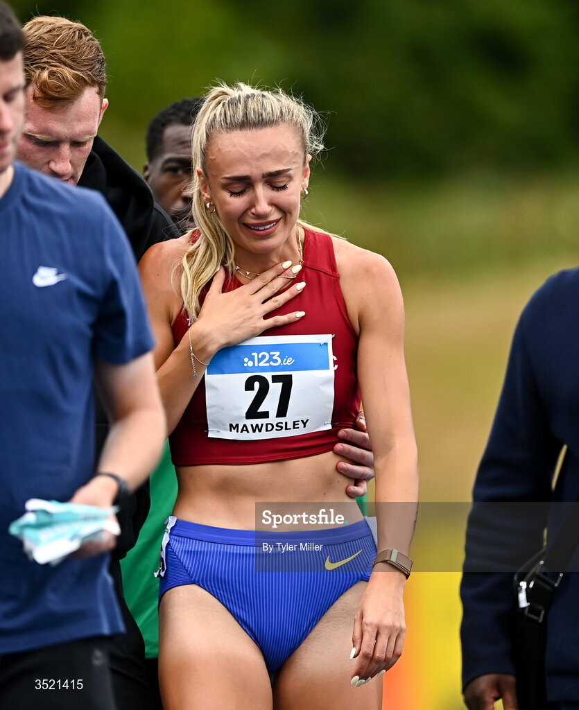25 July 2026; Sharlene Mawdsley of Newport A.C., Tipperary, reacts after pulling out of the women's 200m final during day one of the 123.ie National Senior Track & Field Championships 2026 at Morton Stadium in Dublin. Photo by Tyler Miller/Sportsfile
