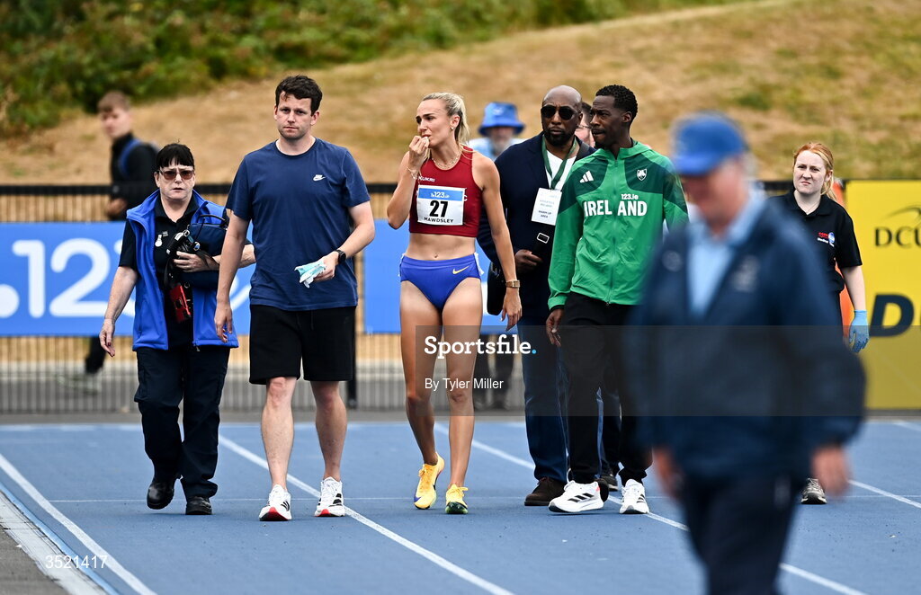 25 July 2026; Sharlene Mawdsley of Newport A.C., Tipperary, reacts after pulling out of the women's 200m final during day one of the 123.ie National Senior Track & Field Championships 2026 at Morton Stadium in Dublin. Photo by Tyler Miller/Sportsfile