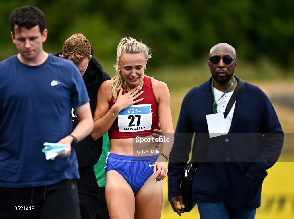 25 July 2026; Sharlene Mawdsley of Newport A.C., Tipperary, reacts after pulling out of the women's 200m final during day one of the 123.ie National Senior Track & Field Championships 2026 at Morton Stadium in Dublin. Photo by Tyler Miller/Sportsfile
