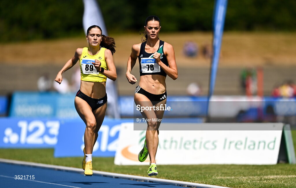25 July 2026; Alex O'Neill of Limerick Track A.C., Limerick, right, competes in the women's 800m heats during day one of the 123.ie National Senior Track & Field Championships 2026 at Morton Stadium in Dublin. Photo by Tyler Miller/Sportsfile