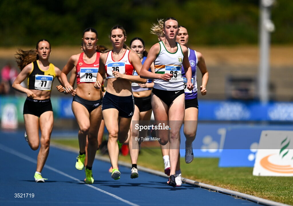 25 July 2026; Emily O'Shea of St. Abbans A.C., Laois, right, leads the field in the women's 800m heats during day one of the 123.ie National Senior Track & Field Championships 2026 at Morton Stadium in Dublin. Photo by Tyler Miller/Sportsfile