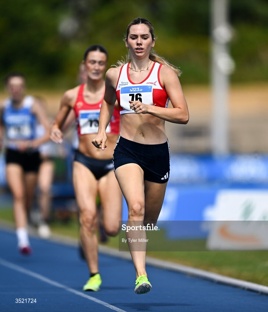 25 July 2026; Emma Moore of Galway City Harriers A.C., Galway, centre, competes in the women's 800m heats during day one of the 123.ie National Senior Track & Field Championships 2026 at Morton Stadium in Dublin. Photo by Tyler Miller/Sportsfile