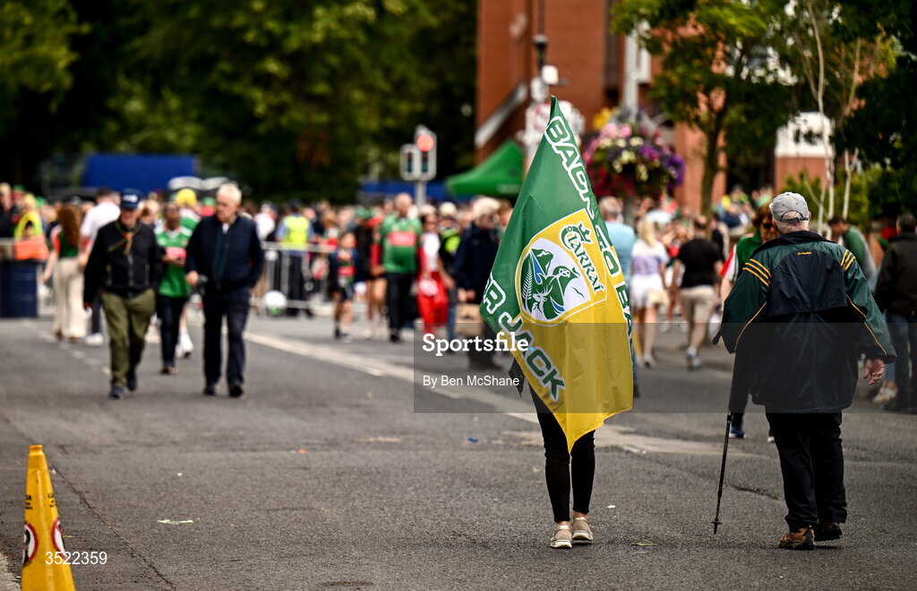 26 July 2026; Kerry supporters arrive ahead of the GAA Football All-Ireland Senior Championship final match between Kerry and Mayo at Croke Park in Dublin. Photo by Ben McShane/Sportsfile