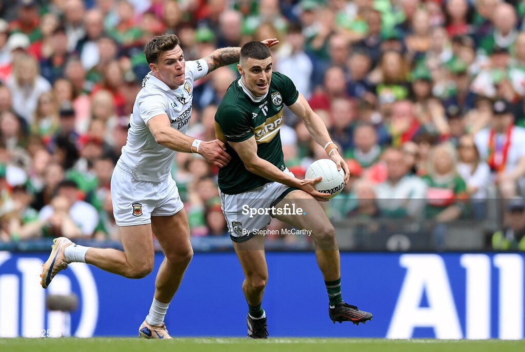 26 July 2026; Seán O'Shea of Kerry in action against Jordan Flynn of Mayo during the GAA Football All-Ireland Senior Championship final match between Kerry and Mayo at Croke Park in Dublin. Photo by Stephen McCarthy/Sportsfile