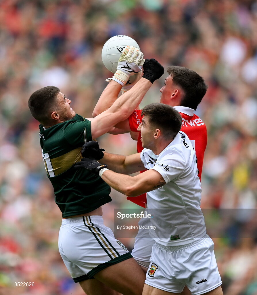 26 July 2026; Seán O'Shea of Kerry in action against Mayo players Enda Hession, centre, and Jack Livingstone during the GAA Football All-Ireland Senior Championship final match between Kerry and Mayo at Croke Park in Dublin. Photo by Stephen McCarthy/Sportsfile