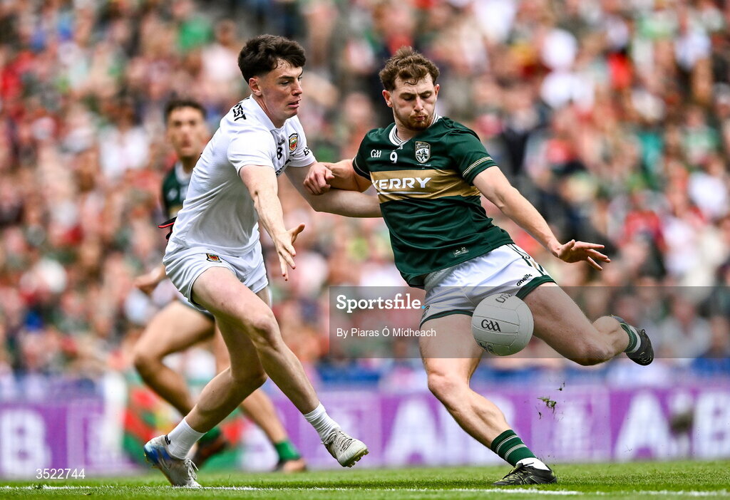 26 July 2026; Seán O'Brien of Kerry shoots wide under pressure from Bob Tuohy of Mayo during the GAA Football All-Ireland Senior Championship final match between Kerry and Mayo at Croke Park in Dublin. Photo by Piaras Ó Mídheach/Sportsfile