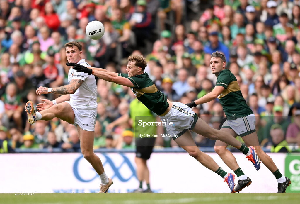 26 July 2026; Jordan Flynn of Mayo kicks a point despite pressure from Mark O'Shea of Kerry during the GAA Football All-Ireland Senior Championship final match between Kerry and Mayo at Croke Park in Dublin. Photo by Stephen McCarthy/Sportsfile