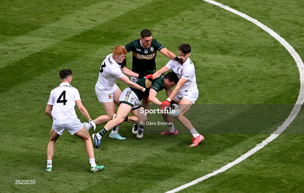26 July 2026; Paul Murphy of Kerry in action against Darragh Beirne, left, and Sam Callinan of Mayo during the GAA Football All-Ireland Senior Championship final match between Kerry and Mayo at Croke Park in Dublin. Photo by Daire Brennan/Sportsfile