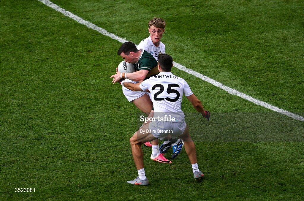 26 July 2026; Paul Murphy of Kerry in action against Kobe McDonald, left, and Tommy Conroy of Mayo during the GAA Football All-Ireland Senior Championship final match between Kerry and Mayo at Croke Park in Dublin. Photo by Daire Brennan/Sportsfile