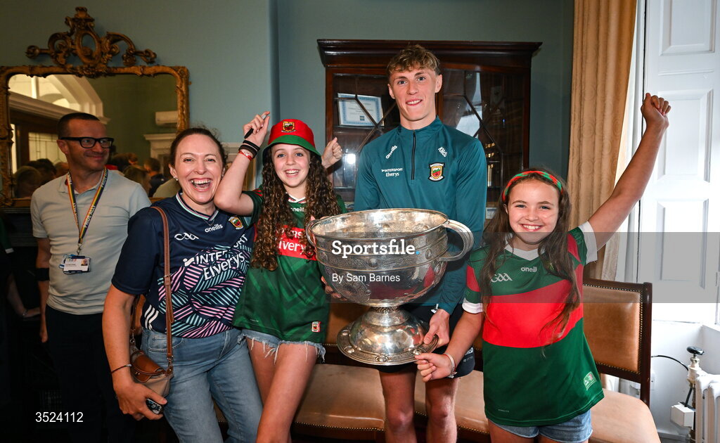 27 July 2026; Kobe McDonald of Mayo with Ann Marie Delaney, Ella Delaney aged 11, and Nicole, aged 9 from Claremorris in Mayo at CHI Temple Street in Dublin after being crowned All-Ireland Senior Football champions following their victory over Kerry in the GAA All-Ireland Senior Football Championship final at Croke Park on Sunday. Photo by Sam Barnes/Sportsfile
