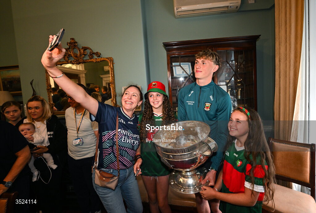 27 July 2026; Kobe McDonald of Mayo with Ann Marie Delaney, Ella Delaney aged 11, and Nicole, aged 9 from Claremorris in Mayo at CHI Temple Street in Dublin after being crowned All-Ireland Senior Football champions following their victory over Kerry in the GAA All-Ireland Senior Football Championship final at Croke Park on Sunday. Photo by Sam Barnes/Sportsfile