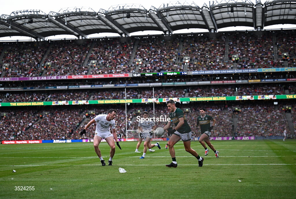 26 July 2026; Graham O'Sullivan of Kerry in action against Diarmuid O'Connor of Mayo during the GAA Football All-Ireland Senior Championship final match between Kerry and Mayo at Croke Park in Dublin. Photo by Seb Daly/Sportsfile