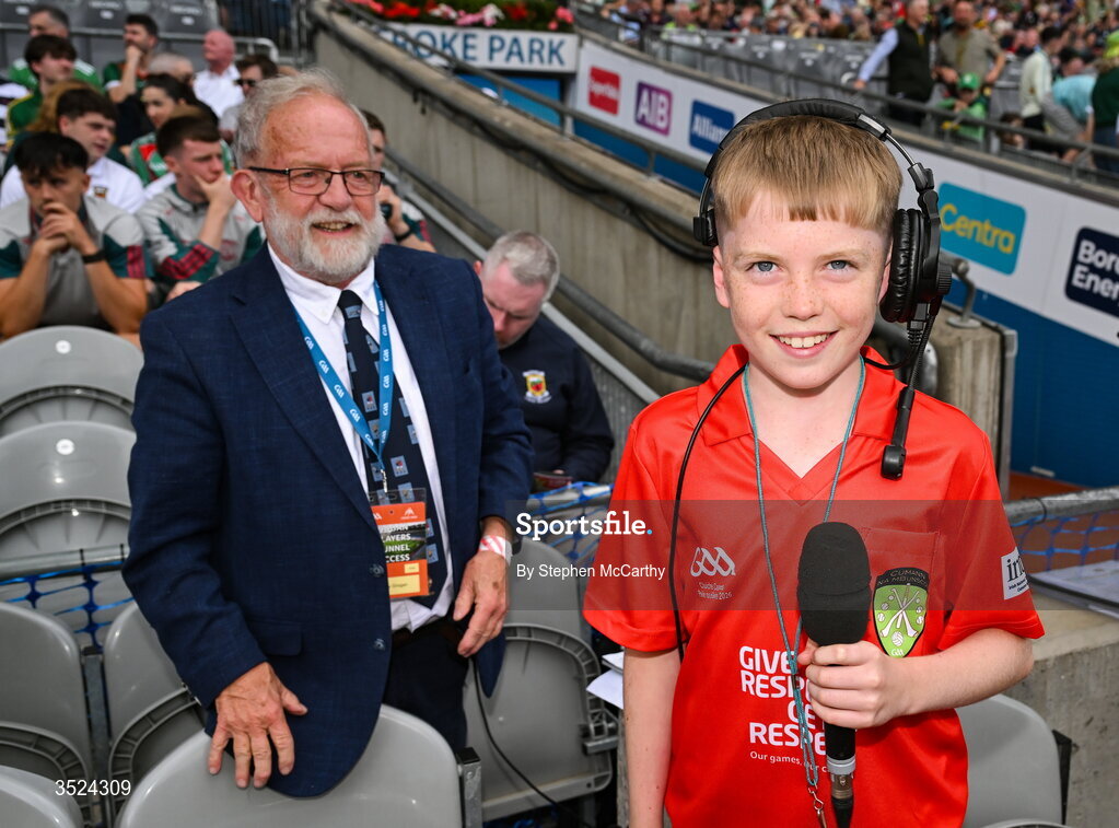 26 July 2026; Darragh Ó Raifeartaigh, Gaelscoil Bhrian Bóroimhe, Sord, Baile Átha Cliath, with stadium MC Jerry Grogan before presenting the match ball during the GAA Football All-Ireland Senior Championship final match between Kerry and Mayo at Croke Park in Dublin. Photo by Stephen McCarthy/Sportsfile