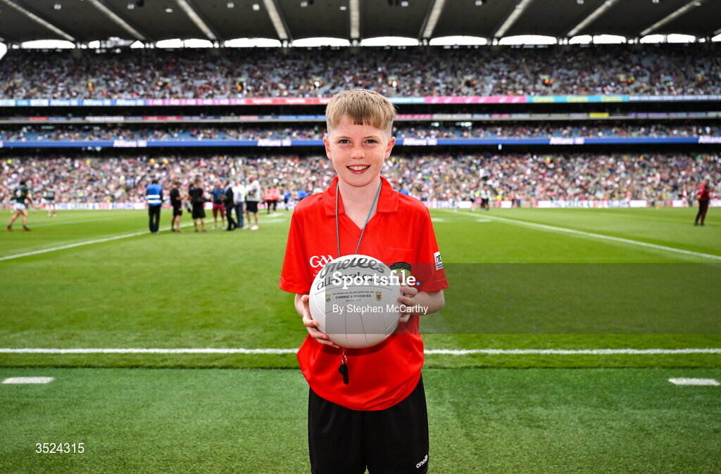 26 July 2026; Darragh Ó Raifeartaigh, Gaelscoil Bhrian Bóroimhe, Sord, Baile Átha Cliath, before presenting the match ball during the GAA Football All-Ireland Senior Championship final match between Kerry and Mayo at Croke Park in Dublin. Photo by Stephen McCarthy/Sportsfile